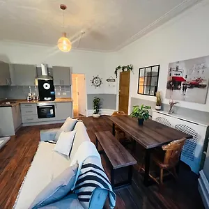 https://beautiful-stylish-and-modern-space-perfect-location.hotelsin-chester.com
