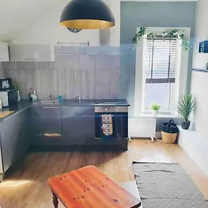 https://cosy-top-floor-flat-self-check-in-free-parking.hotelsin-chester.com